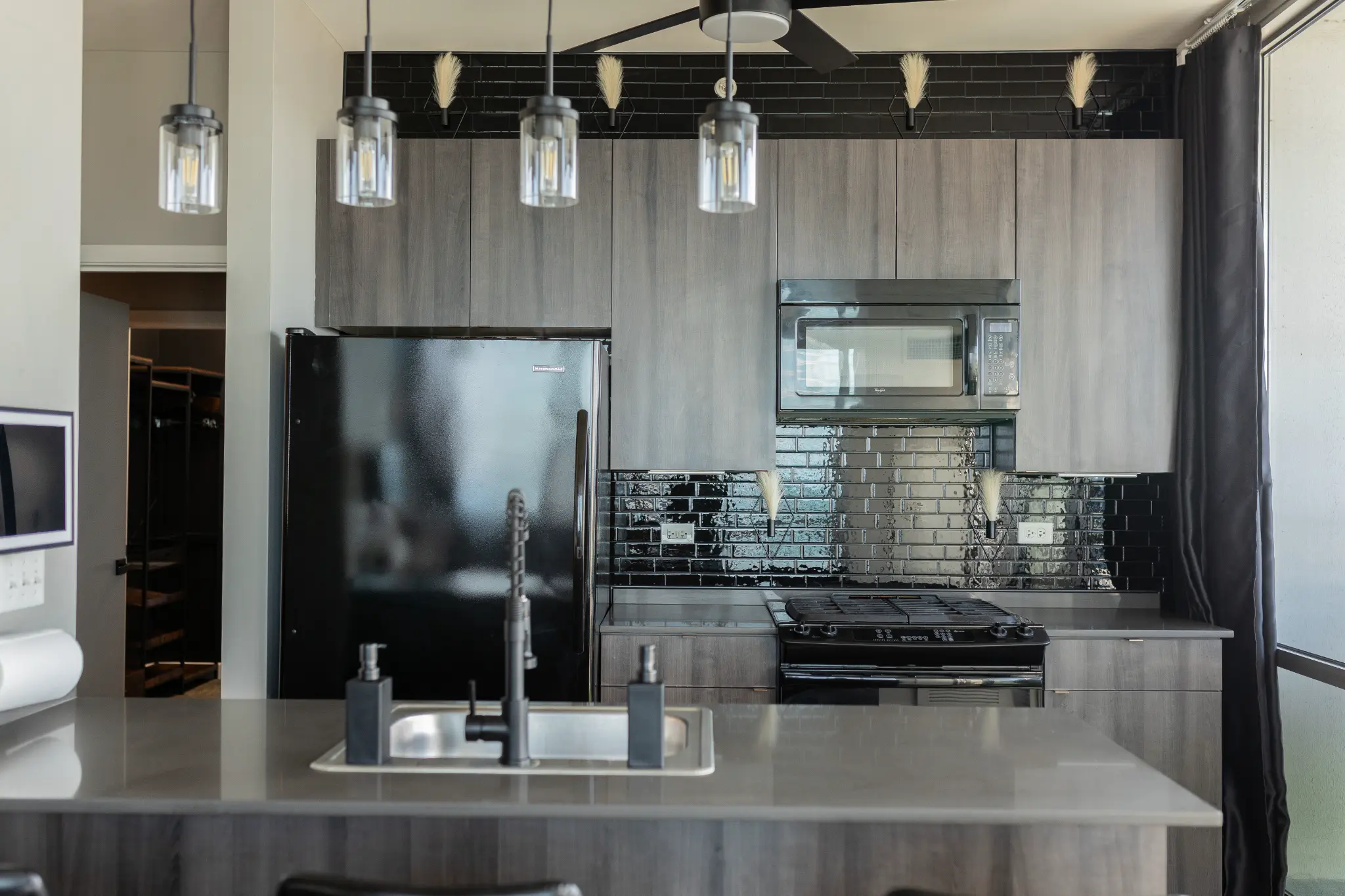 Lumina Studio - Modern Kitchen